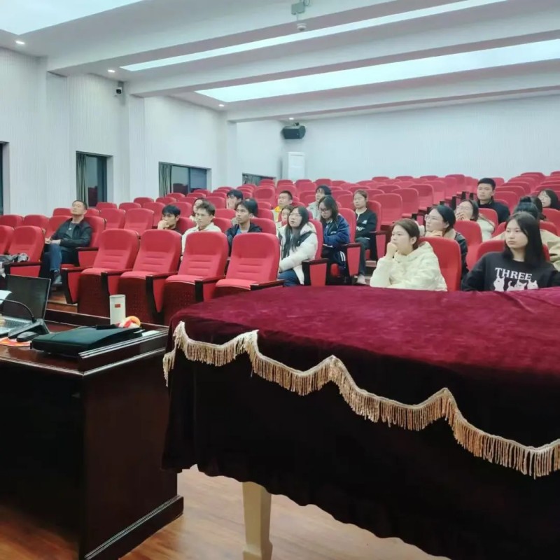 常德新德才職業(yè)學(xué)校舉辦青年教師教學(xué)比武賽前專項培訓(xùn)助力教師技能提升